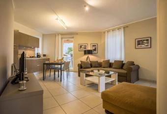 Residence La Villa Tesoro has Balcony rooms