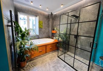 ORLANDO relais has rooms with a private hot tub