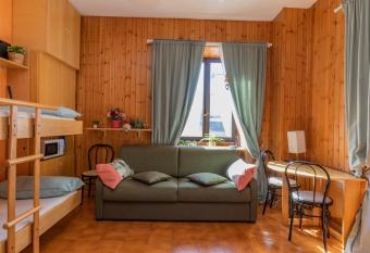 Comfort studio centro Aprica vicino piste da sci has Balcony rooms