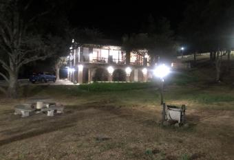 El Descanso has Balcony rooms