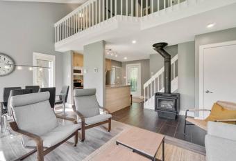 INITIAL - Z  PHYR - Mont-Sainte-Anne has Balcony rooms