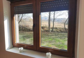 Apartman Svitac has rooms with a private hot tub