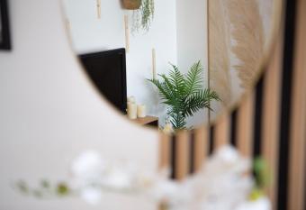 Le Nessel - CENTRE HISTORIQUE - FONDERIE allows 18 year olds to book a room