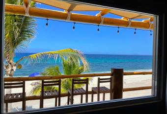 Beach Front Lofts, La Ventana allows 18 year olds to book a room