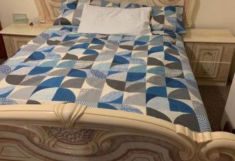 Busy Bee - Guest House - Self Service allows 18 year olds to book a room