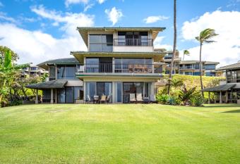 K B M Resorts KBV-28G2 - Expansive 1500ft retreat, large balcony, jaw-dropping views, steps from beach allows 18 year olds to book a room