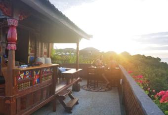 The Hidden Escapes Bingin- Sunset Rooftop Wood House with Ocean View & Private Kitchen allows 18 year olds to book a room