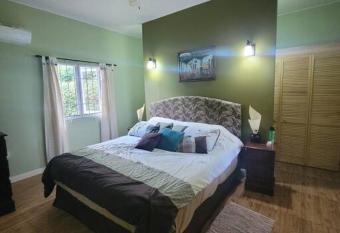 Mandelay Villa - cheerful 3 bedroom country home has Balcony rooms