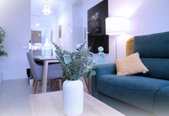   tico Plaza Mercado 4,5 allows 18 year olds to book a room