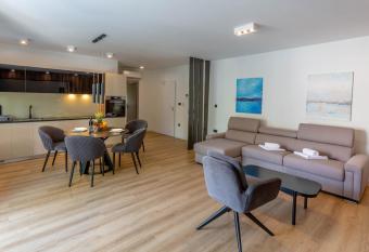 Villa Braga a7 has Balcony rooms