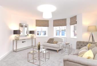 Brand New! Contemporary 2-Bed Flat - Sleeps 4 - Free Parking allows 18 year olds to book a room