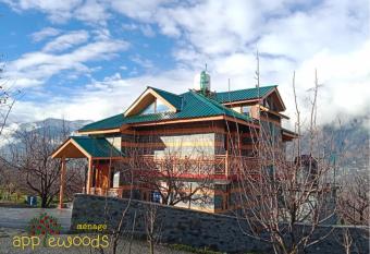 Applewoods M  nage, Naggar, Manali has Smoking/Balcony rooms