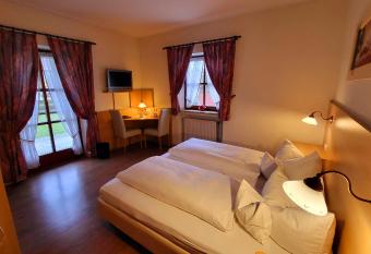 La Locanda Ristorante Pizzeria Garni has Balcony rooms