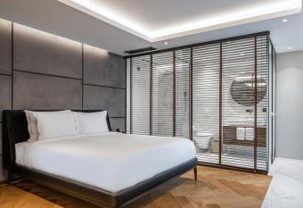 Hotel MANAMI has rooms with a private hot tub