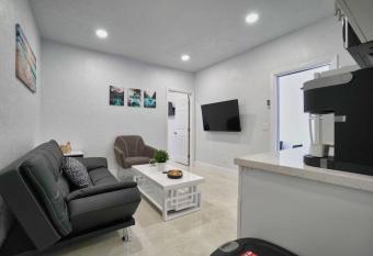 Boutique One Bdrm Close To Aventura Mall & Beach has Balcony rooms