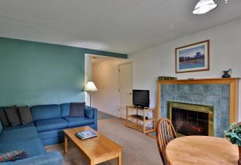 Cedarbrook Deluxe Two Bedroom Suite with outdoor heated pool 10304 allows 18 year olds to book a room