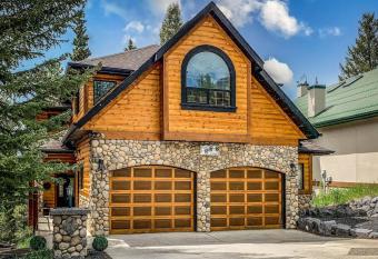 Blanchard Mountain BnB has Balcony rooms