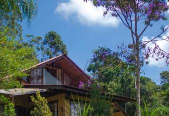 Chal   Pakere Montanha Lumiar - Paz e Conforto - wifi, piscina e sauna allows 18 year olds to book a room