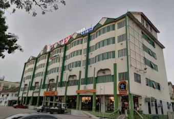 Hotel Super Cowboy allows 18 year olds to book a room