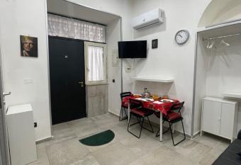 House Spaccanapoli has Smoking/Balcony rooms