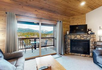 Bald Mountain Views has Balcony rooms