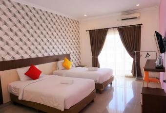 The Kanjeng Hotel Kuta allows 18 year olds to book a room