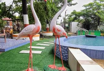 Green Paradise allows 18 year olds to book a room