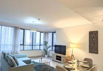 Lux BnB Dubai Creek Harbour BLVD Views has rooms with a private hot tub