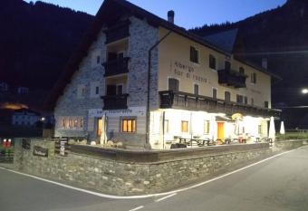 Fior di Roccia - Valmalenco allows 18 year olds to book a room