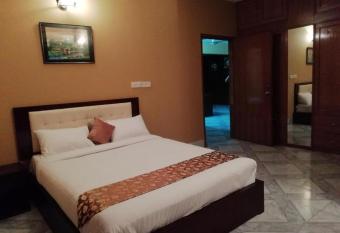 Maple Crest Service Apartment has Balcony rooms