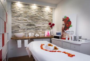 Hotel Centrale allows 18 year olds to book a room