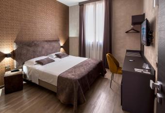 Hotel Astoria has Balcony rooms