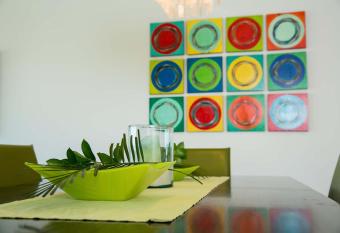 Modern, Stylish And Great Views Apt In Oceania has Balcony rooms