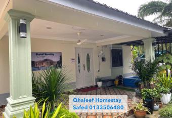 Qhaleef Homestay has Balcony rooms