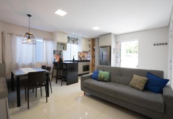 Incr  vel Apto beira-mar perto do Beto Carrero allows 18 year olds to book a room