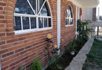 Hospedaje y Centro Hol  stico KUATLICUE has Balcony rooms