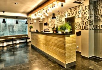 Hotel Aviation allows 18 year olds to book a room