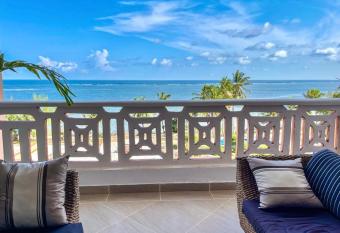 La Mera Ocean-View, 2 Bedroom - Apartment with Pool and NEW renovated Art Style Rooms has rooms with a private hot tub