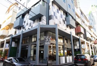 WiRE BANGKOK PRAKHANONG allows 18 year olds to book a room
