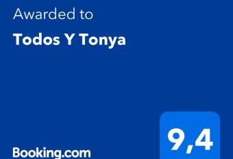 Todos Y Tonya allows 18 year olds to book a room