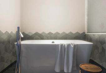 120LES House has Balcony rooms