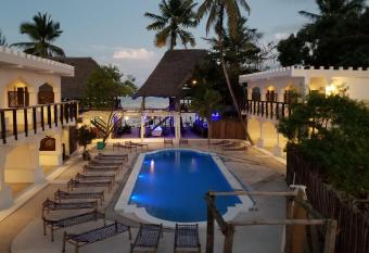 Dhow Resort allows 18 year olds to book a room