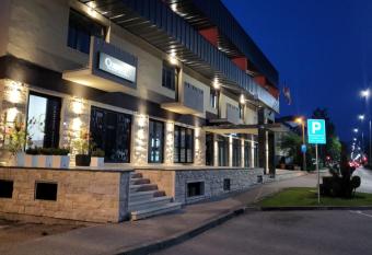 ConnectIN Apartments has Balcony rooms