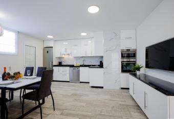 Palm Mar de LUX A25 allows 18 year olds to book a room