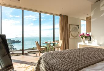 Omana Luxury Villa has Balcony rooms