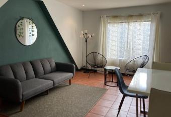 Villa Kasey Camila -5min from SJO Airport has Balcony rooms