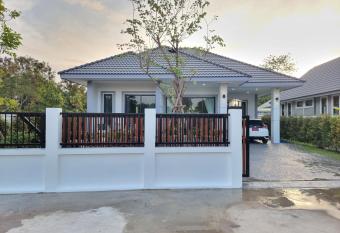 Baan Dalah Buriram has Balcony rooms