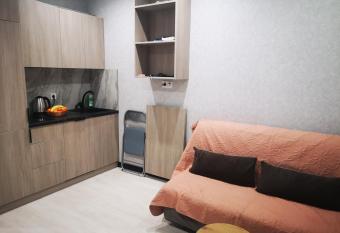 NEW STUDIO in ARCADIA allows 18 year olds to book a room