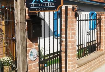 The Little Blue House has Balcony rooms