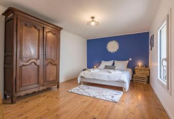 C  t   Quercy has Balcony rooms